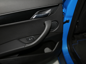 2018sDrive 25i IMԽҰb V g