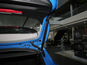 2018sDrive 25i IMԽҰb V g