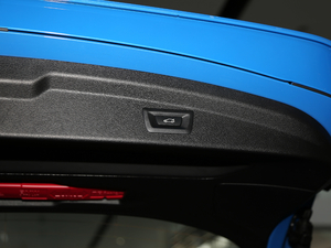 2018sDrive 25i IMԽҰb V g