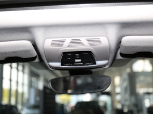 2018sDrive 25i IMԽҰb V g