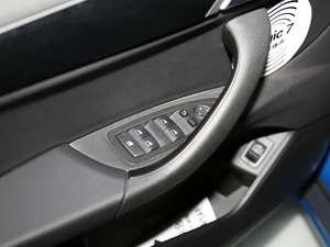 2018sDrive 25i I(lng)MԽҰb V {܇ƅ^(q)	