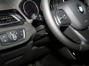 2018sDrive 25i IMԽҰb V п؅^