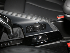 2018sDrive 25i IMԽҰb V п؅^