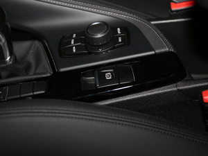 2018sDrive 25i IMԽҰb V v܇Ƅ