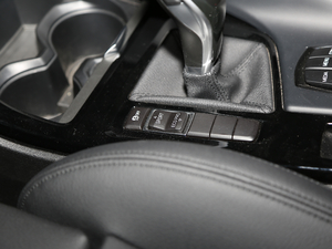 2018sDrive 25i IMԽҰb V п؅^