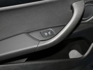 2018sDrive 25i IMԽҰb V п؅^