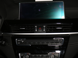 2018sDrive 25i IMԽҰb V {L