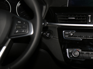 2018sDrive 25i IMԽҰb V п؅^