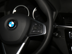 2018sDrive 25i IMԽҰb V п؅^