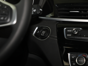 2018款sDrive 25i 领先型M越野套装 国V 中控区