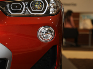 2018sDrive 25i MԽҰb V ǰF