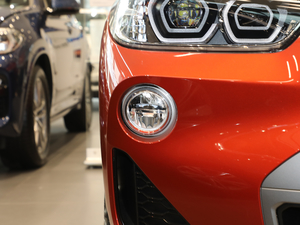 2018sDrive 25i MԽҰb V (ji)^