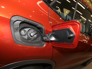 2018sDrive 25i MԽҰb (gu)V w