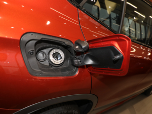 2018sDrive 25i MԽҰb (gu)V (x)(ji)^