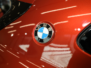 2018sDrive 25i MԽҰb (gu)V (x)(ji)^