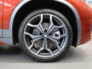 2018sDrive 25i MԽҰb (gu)V ݆Ȧ