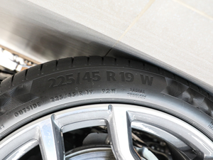 2018sDrive 25i MԽҰb (gu)V ݆̥ߴ