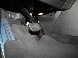 2018sDrive 25i MԽҰb V g