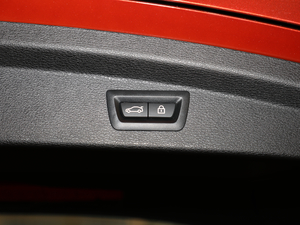 2018sDrive 25i MԽҰb V g