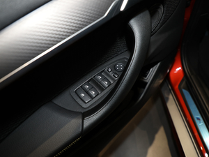 2018sDrive 25i MԽҰb V {܇ƅ^	