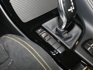 2018sDrive 25i MԽҰb V п؅^