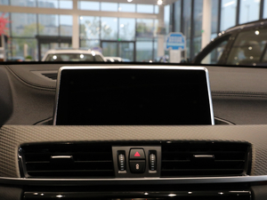 2018sDrive 25i MԽҰb V п_@ʾ