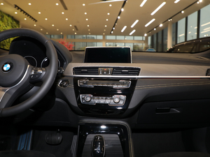 2018sDrive 25i MԽҰb V п_