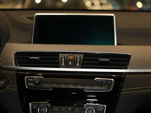 2018sDrive 25i MԽҰb V {L