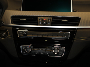 2018sDrive 25i MԽҰb V {