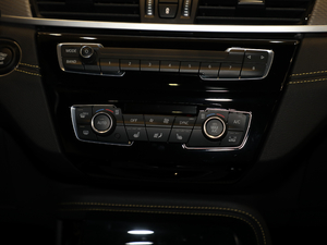 2018sDrive 25i MԽҰb V {{