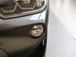 2018xDrive 25i MԽҰb V ^