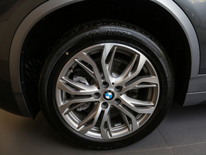 2018xDrive 25i MԽҰb V ݆Ȧ