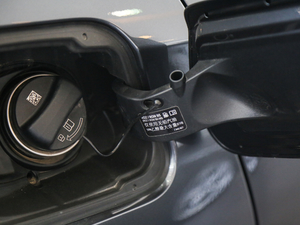 2018xDrive 25i MԽҰb V ^