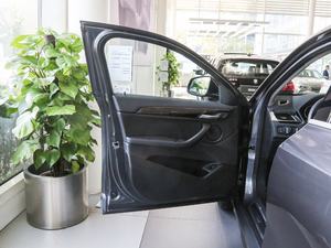 2018xDrive 25i MԽҰb V {λ܇T