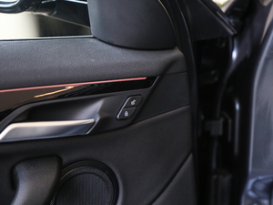 2018xDrive 25i MԽҰb V g