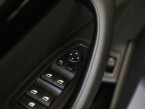 2018xDrive 25i MԽҰb V g