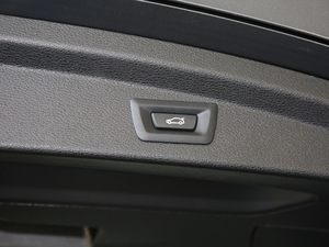 2018xDrive 25i MԽҰb V g