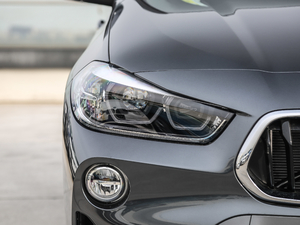 2018sDrive 20i MԽҰb V ^