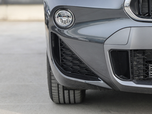 2018sDrive 20i MԽҰb V ^