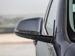 2018sDrive 20i MԽҰb V ^