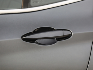 2018sDrive 20i MԽҰb V ^