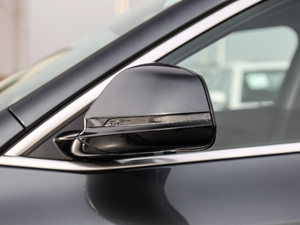 2018sDrive 20i MԽҰb V ^