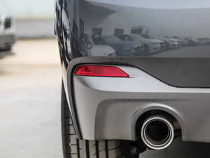 2018sDrive 20i MԽҰb V ^