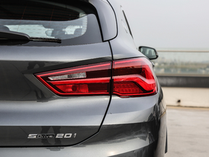 2018sDrive 20i MԽҰb V β