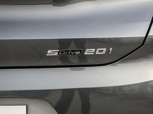 2018sDrive 20i MԽҰb V ^