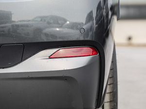 2018sDrive 20i MԽҰb V ^