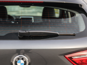 2018sDrive 20i MԽҰb V ^