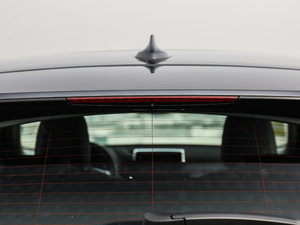 2018sDrive 20i MԽҰb V ^