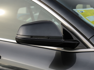 2018sDrive 20i MԽҰb V ^