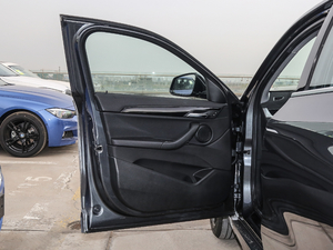 2018sDrive 20i MԽҰb V {λ܇T